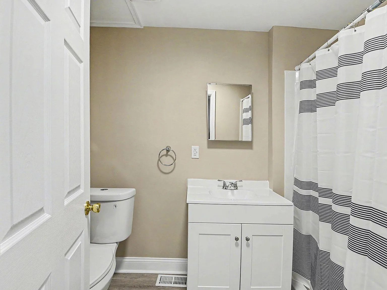 4 bed, 2.0 bath, 1554 sqft, $728 — Photo 4