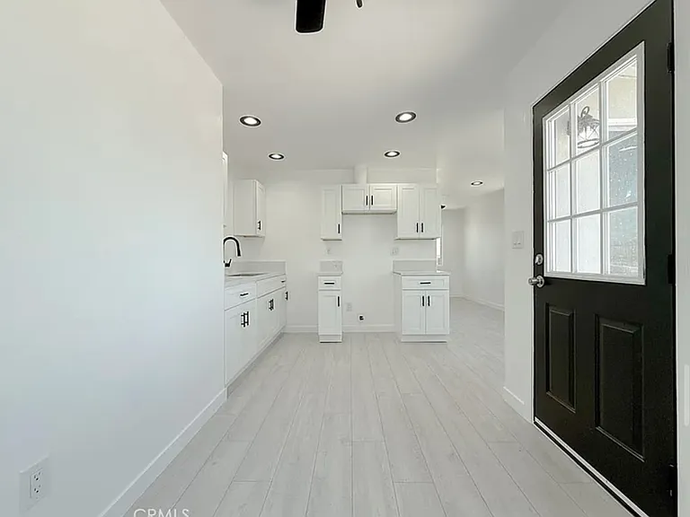 518 N Wilmington Ave — Photo 8