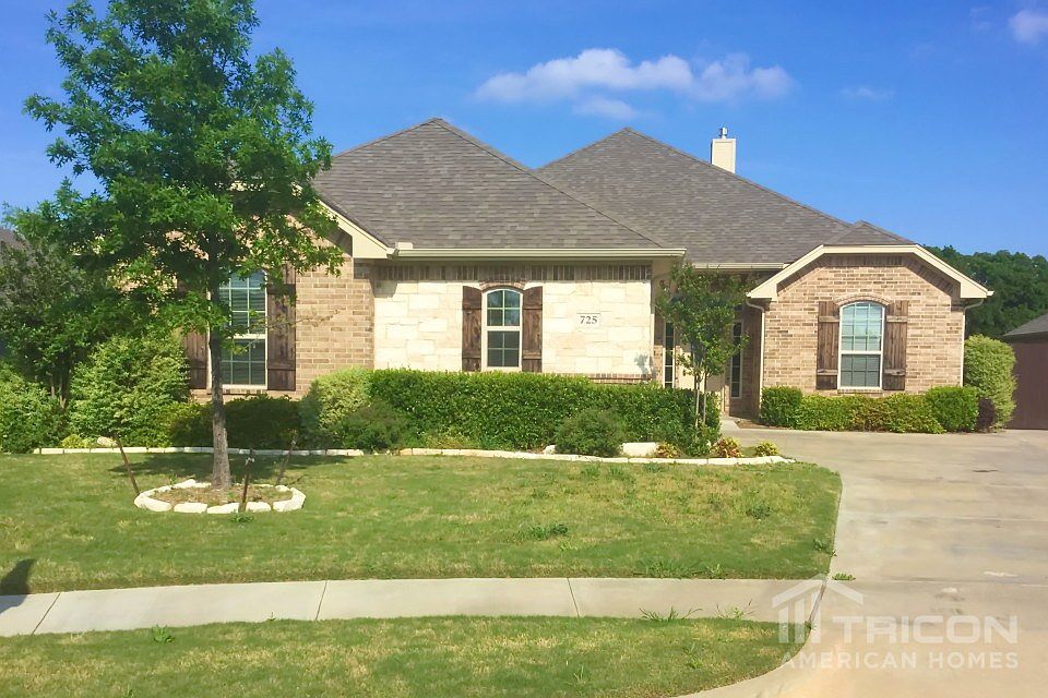 1st image of 725 Stribling Dr