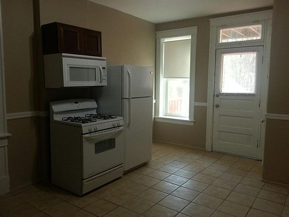 4th image of 3547 Giles Ave #1