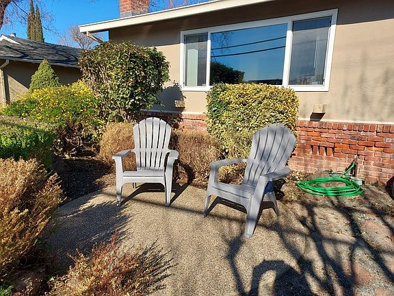 Front yard sitting area