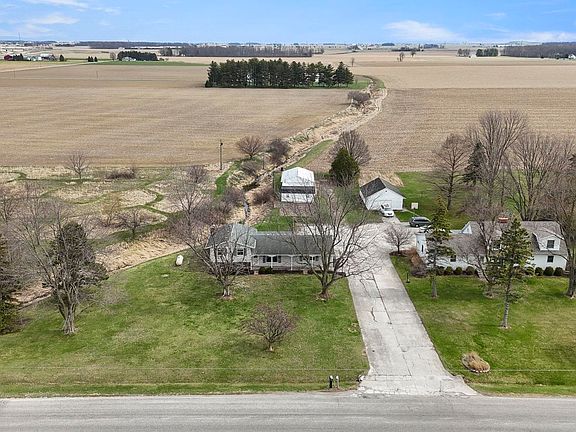 3rd image of 2802 N Berthaud Rd
