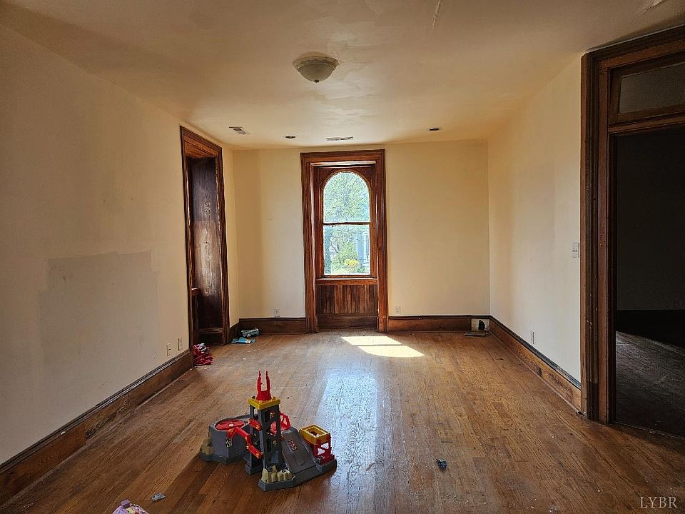13th image of 1020 Harrison St
