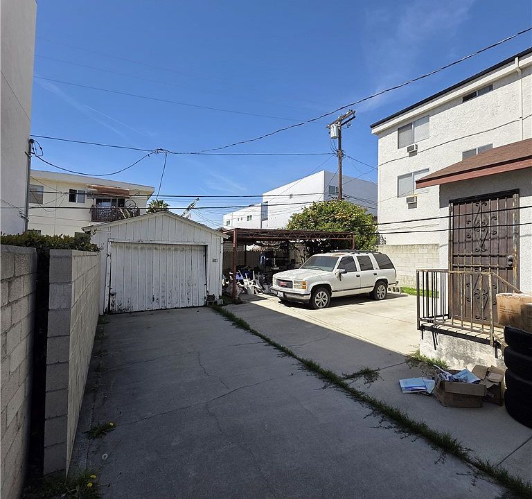 2nd image of 527 N Hobart Blvd