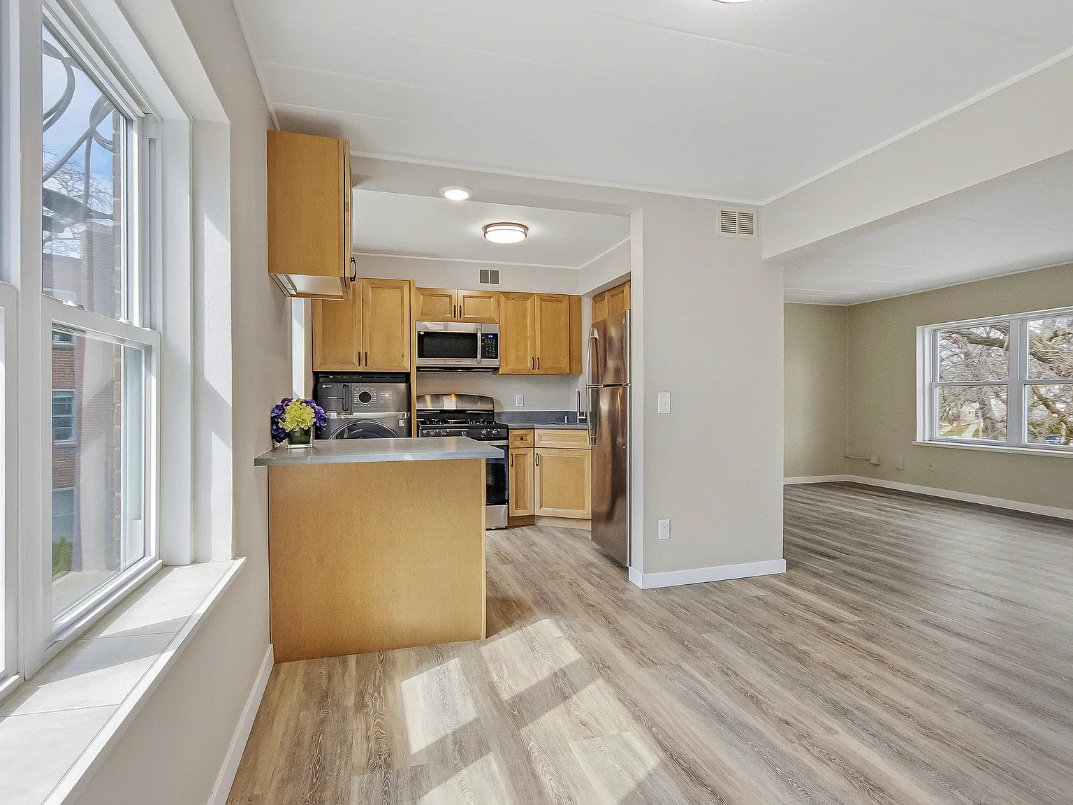 2 bed, 852 sqft, $1,595 — Photo 2
