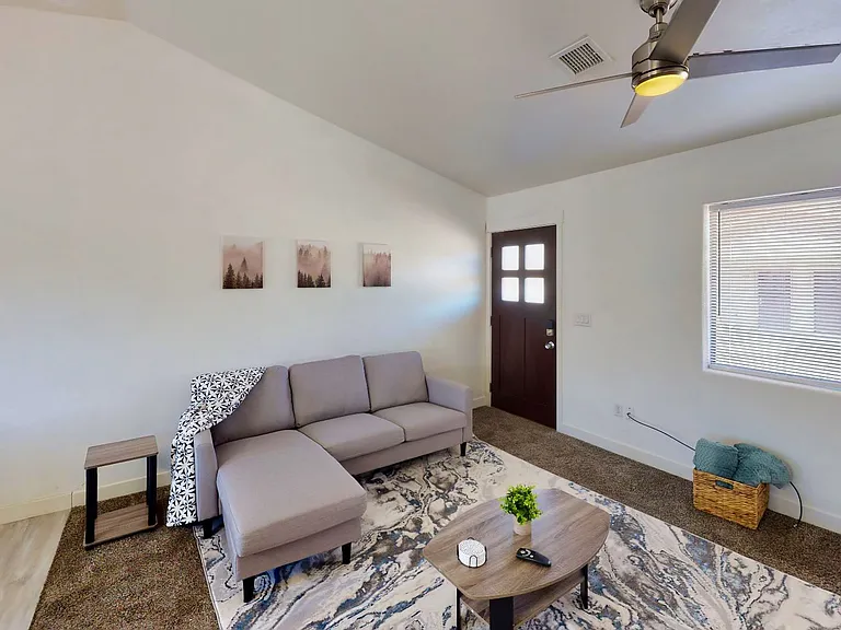 561 N 10th Pl — Photo 15