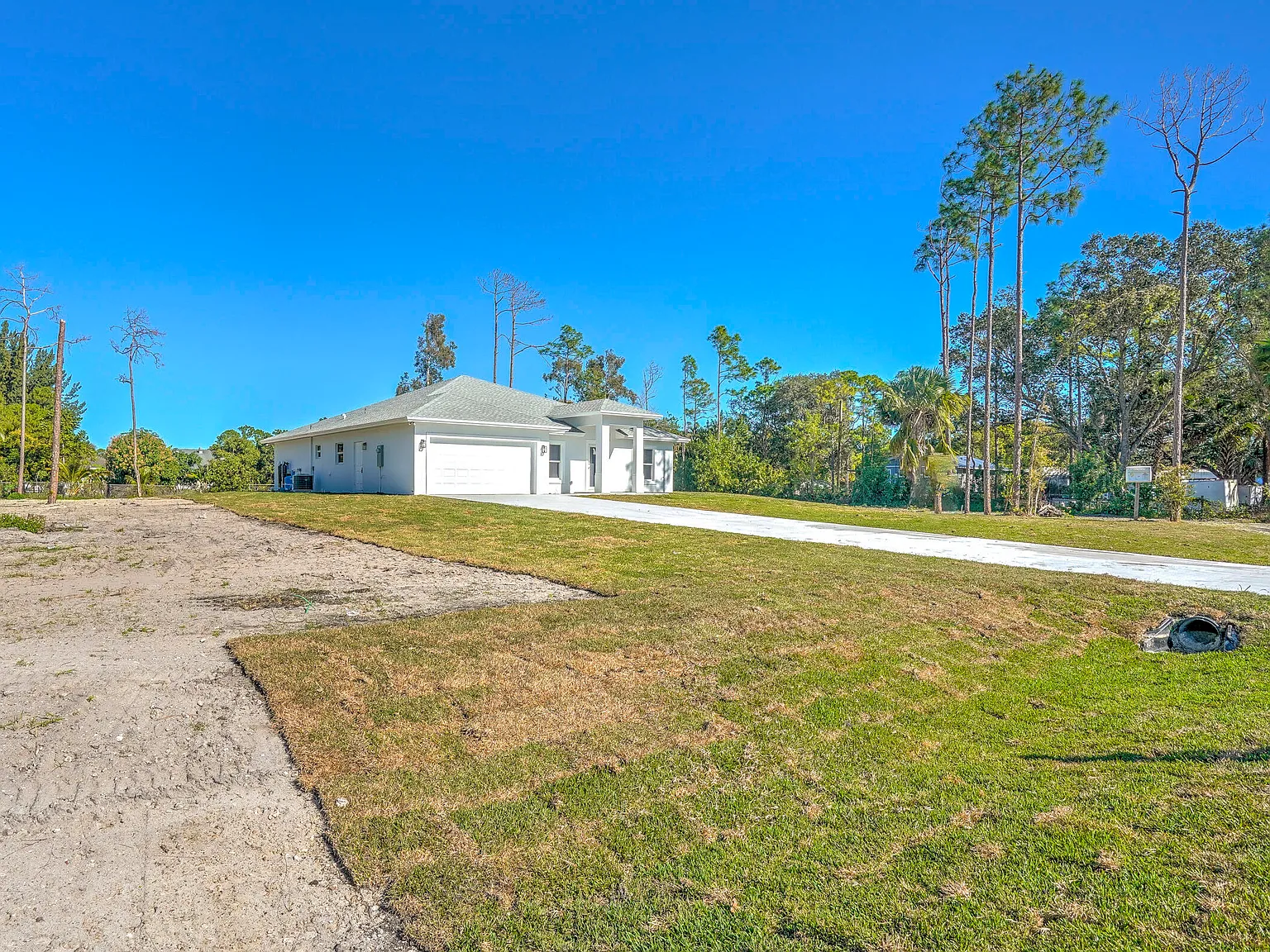 4 bed, 3.0 bath, 2160 sqft, $4,200 — Photo 4
