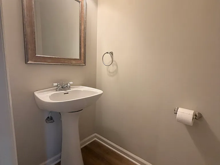 920 Emmett Ave — Photo 8