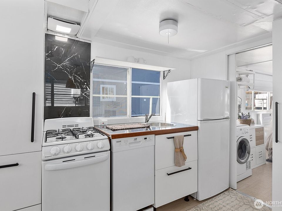 7th image of 2040 Westlake Avenue N #14
