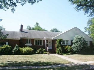 923 Perry Ln, Teaneck, NJ 07666