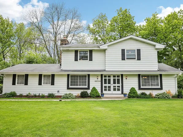 20711 West Court STREET, New Berlin, WI 53146