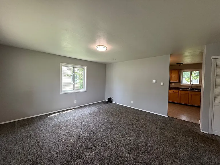 1619 W Waggoner St — Photo 3