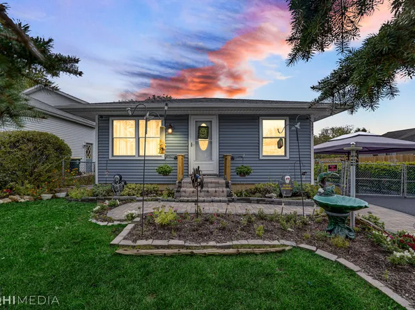 1001 Barberry Ln, Round Lake Beach, IL 60073