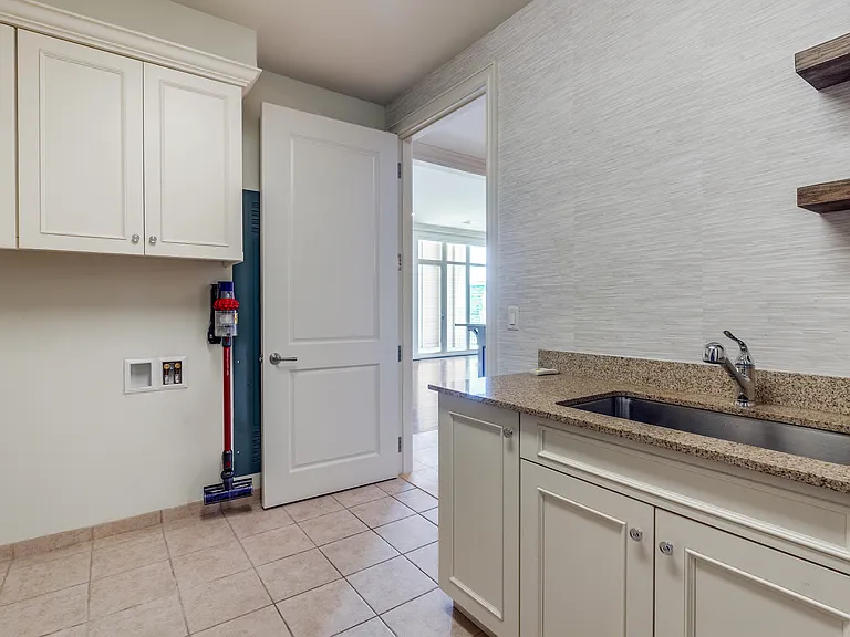 2555 N Pearl St #2001 — Photo 13