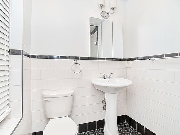 5th image of 504 E 12th St APT 4