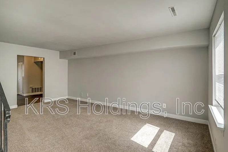 2 bed, 1.5 bath, 900 sqft, $1,495 — Photo 4