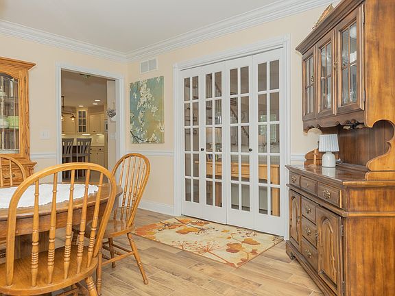 4th image of 706 E Edinborough Ct