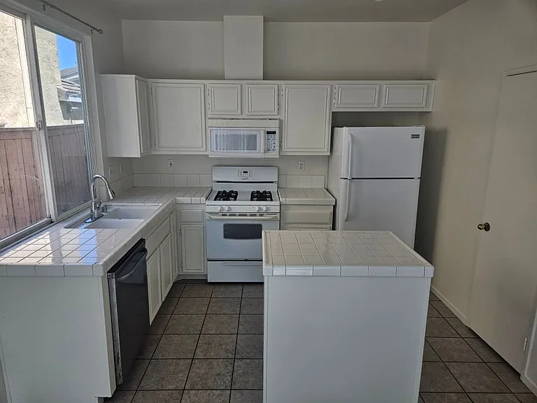 577 Whitesage Rd — Photo 3