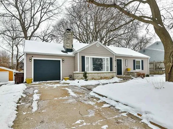 4233 Pinecrest Rd, Rockford, IL 61107