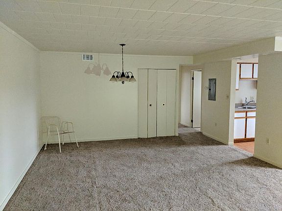 Looking toward the dining area from the entry