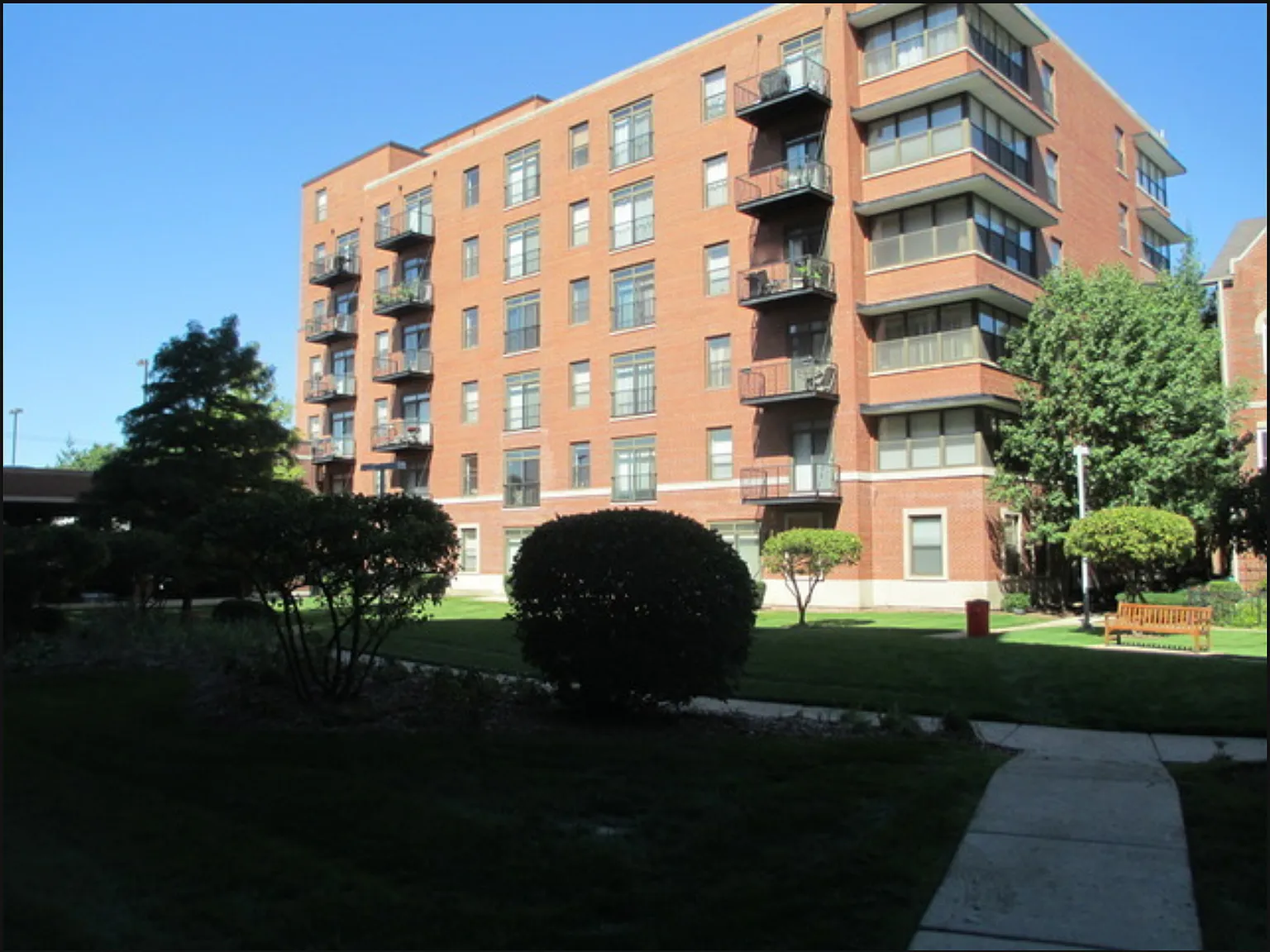 2 bed, 1150 sqft, $2,370 — Photo 1