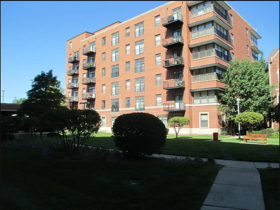 1000 E 53rd St