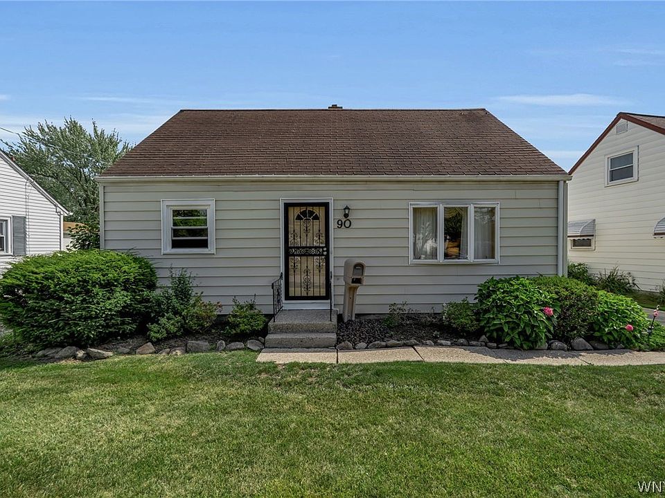 1st image of 90 Nicholas Dr N