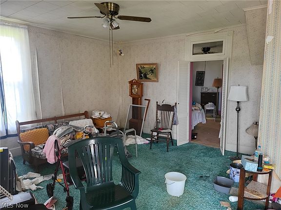 4th image of 221 Franklin St