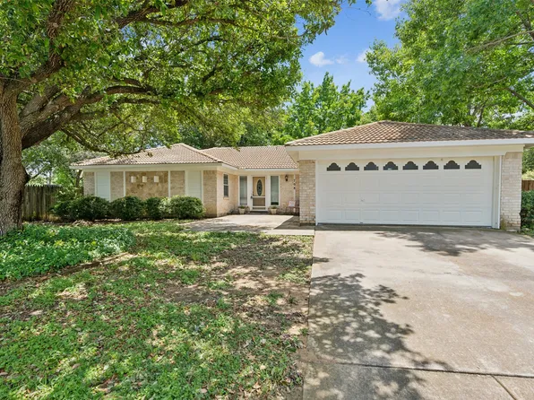708 Robinhood Ln, Bedford, TX 76021