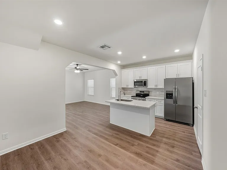 706 W Dallas — Photo 22