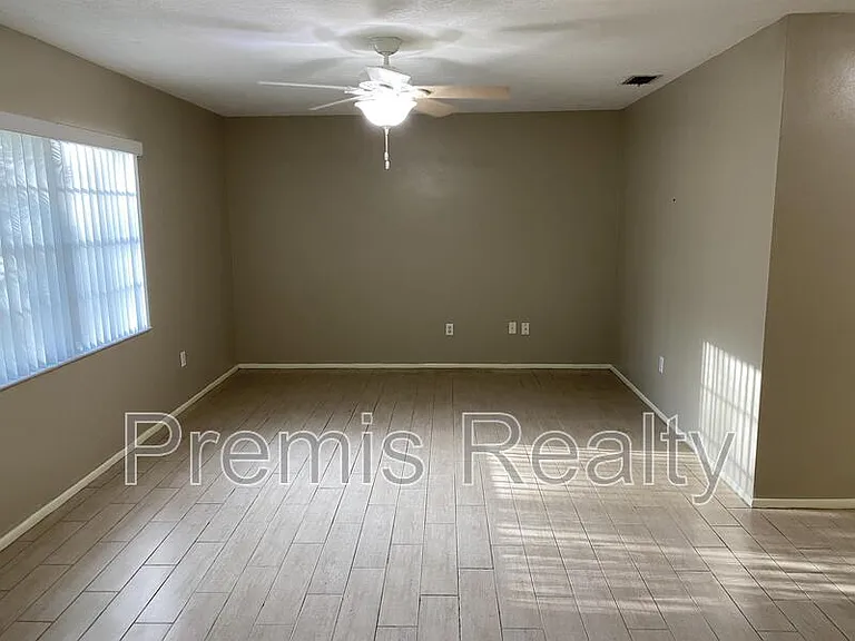 14875 Cromwell Dr — Photo 3