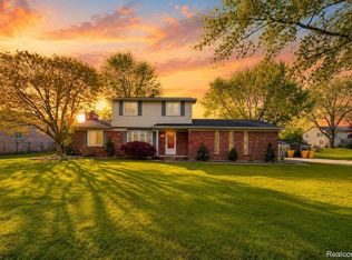 9739 Waterway Dr, Grosse Ile, MI 48138