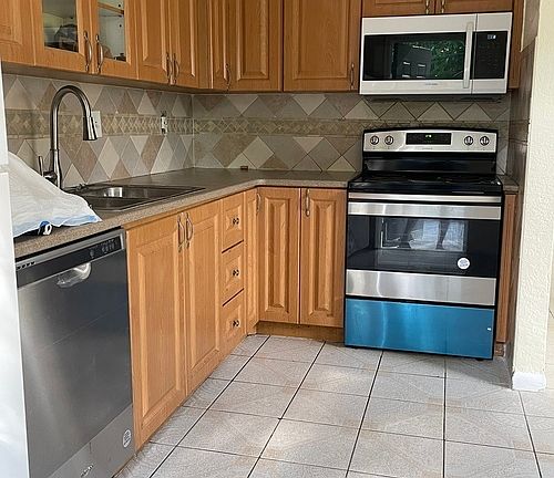 5th image of 424 NW 44th St #424
