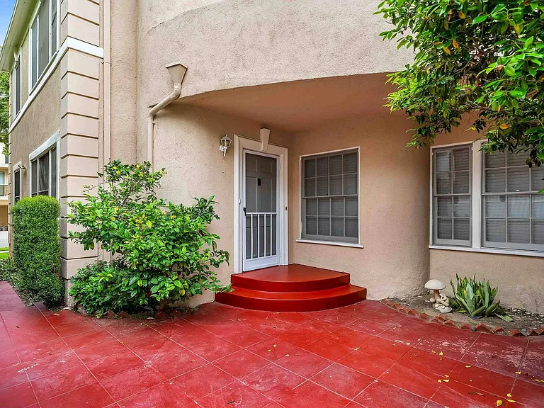 124 S Canon Dr #A — Photo 3