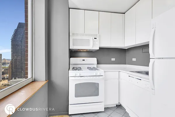 Rented by Cooper & Cooper Real Estate | media 9