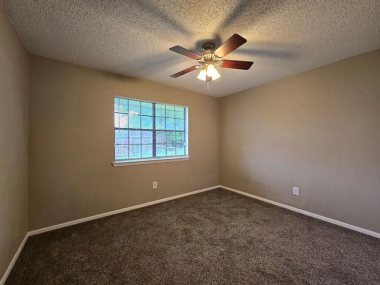 1710 Joy Dr — Photo 21