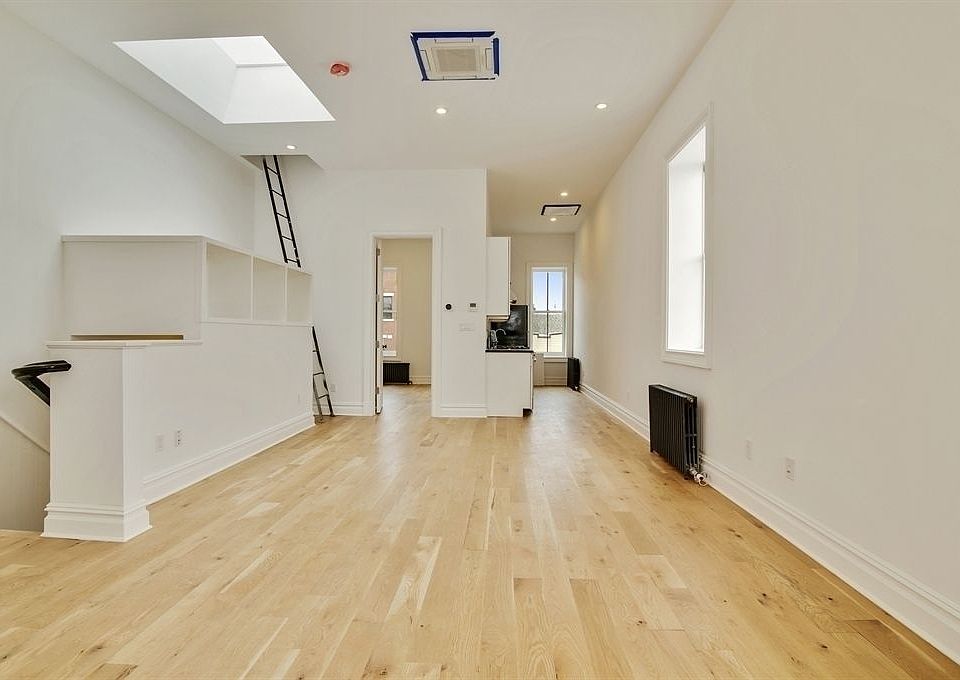 2nd image of 126 Meserole Ave APT 2