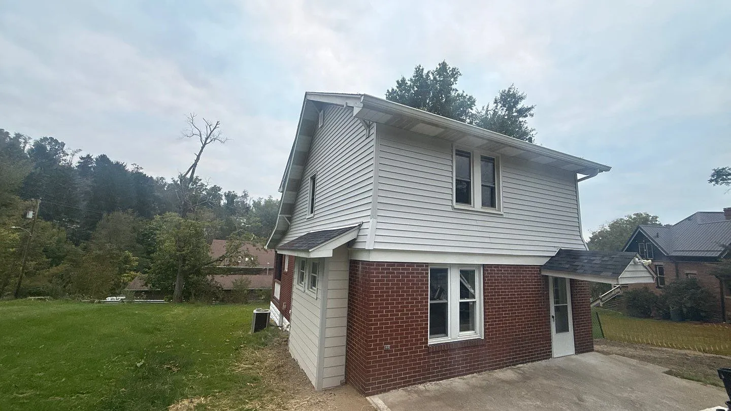 3 bed, 920 sqft, $1,150 — Photo 2