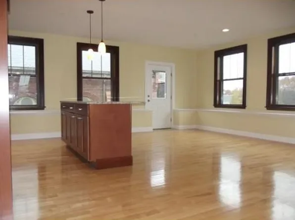 159 Moore St, Lowell, MA 01852