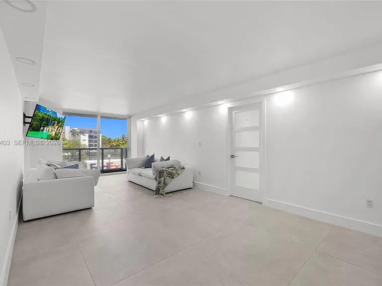 2457 Collins Ave #201 — Photo 14