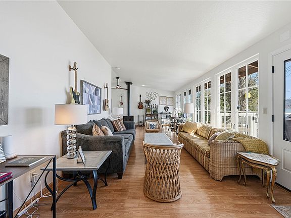 4th image of 5740 Sunrise Dr