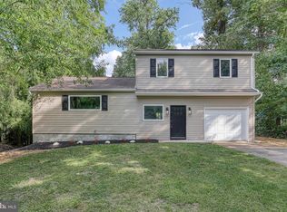 1060 Twin Lakes Rd, Lewisberry, PA 17339