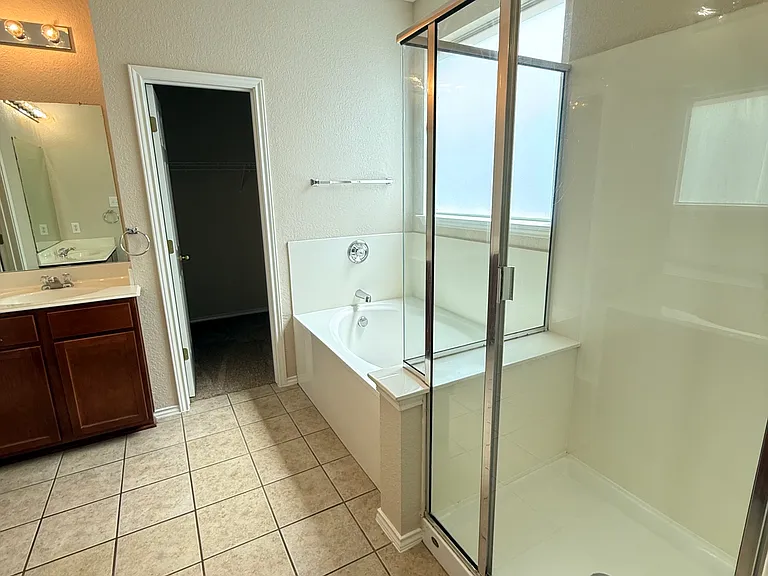 2526 Silverton Wind — Photo 5
