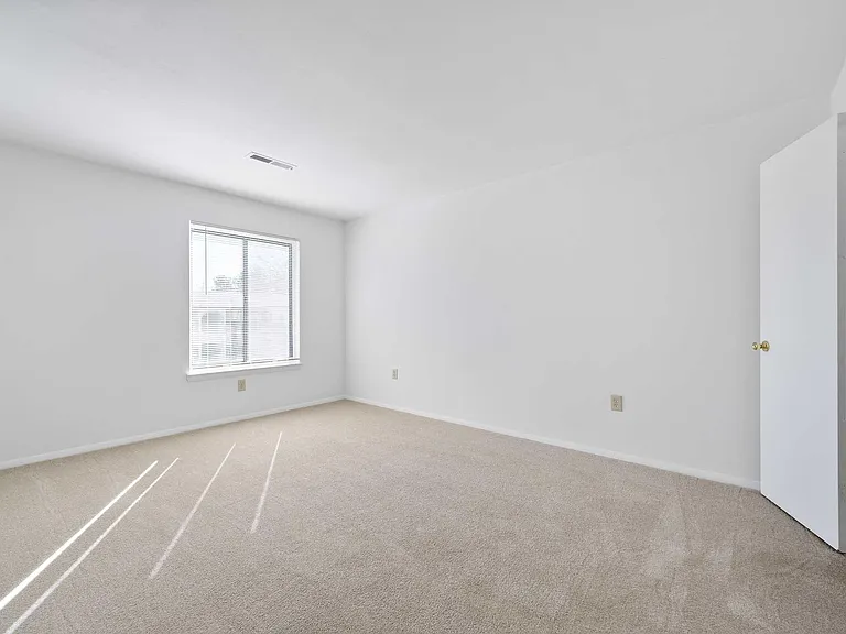 Foxridge Apartment Homes — Photo 155