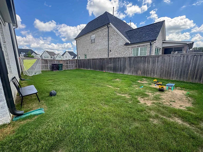 621 Covington Walk Ln S — Photo 19