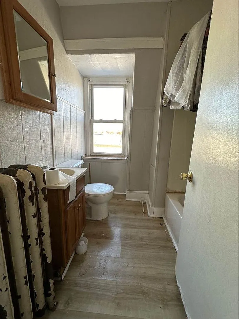 111 E Wyoming Ave — Photo 2