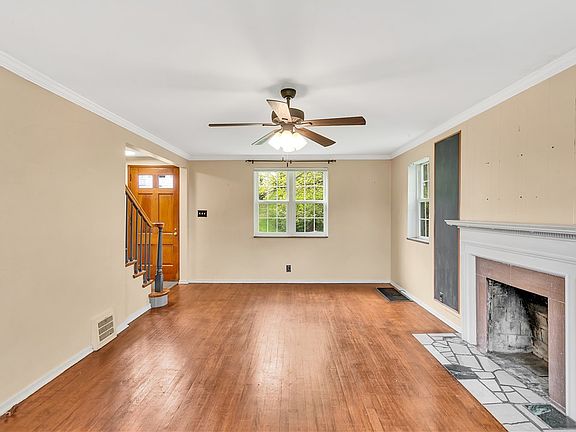 5th image of 1043 Amherst St