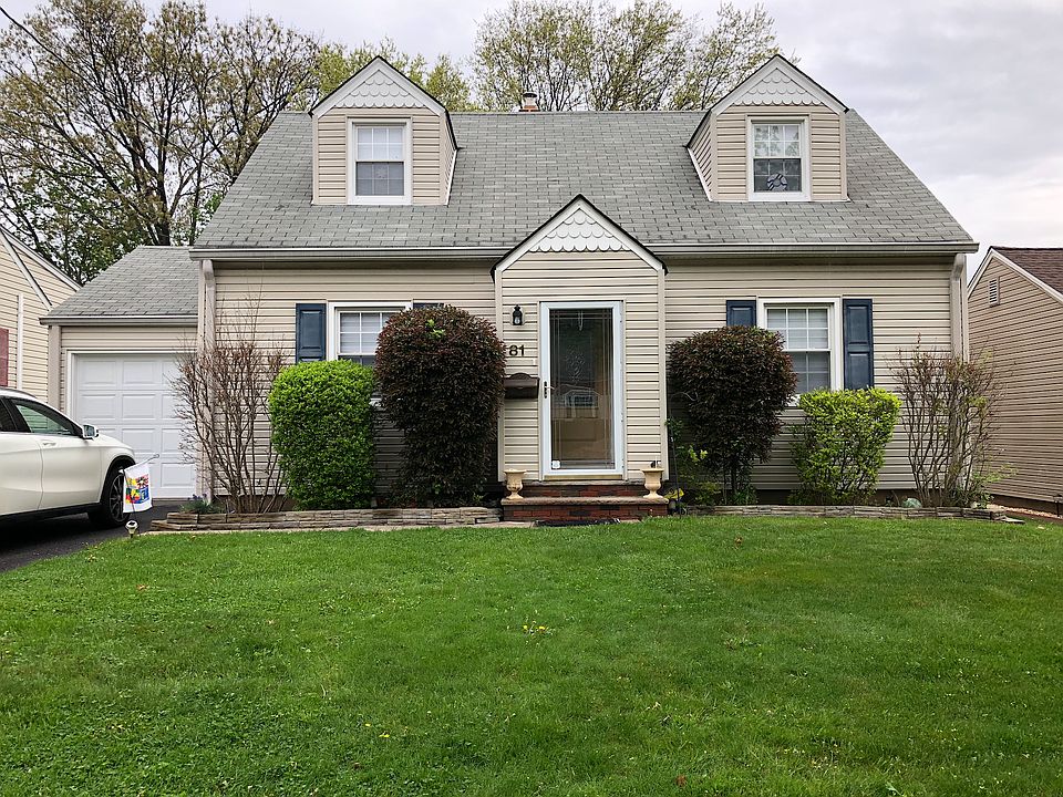 View of front of home.