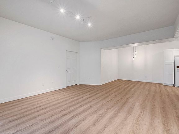 5th image of 2291 W Horizon Ridge Pkwy Unit 5129