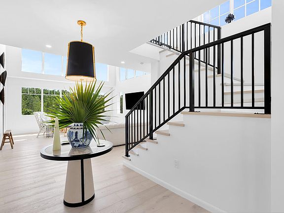 3rd image of 640 Coral Ln